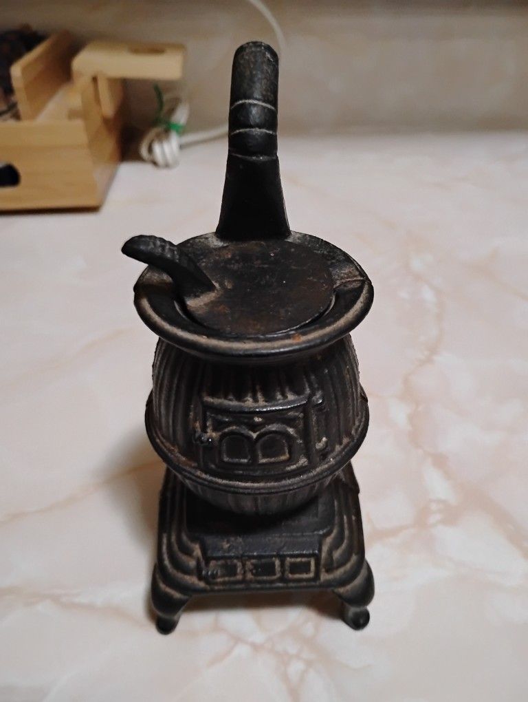 Vintage Pot Belly Stove Diecast Oven