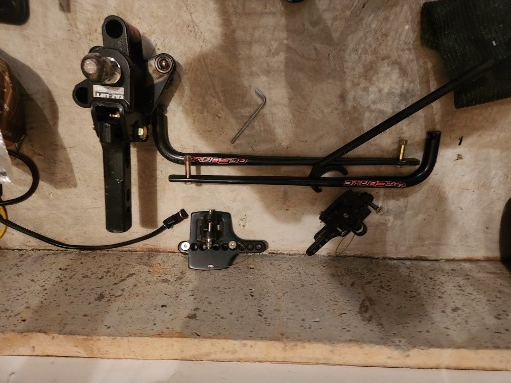 Camco Eaz-Lift ReCurve R6 Weight Distributing Hitch Kit with Adjustable Sway Control and Other Items