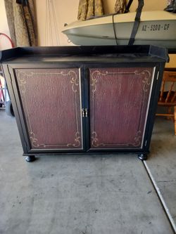 Indoor/Outdoor Bar.. Great Shape..All Wood..51 by 43