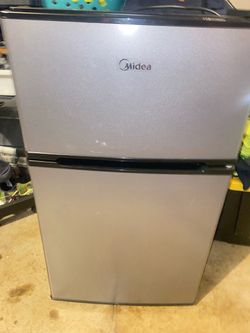 Midea 3.1 cu ft Compact Dorm Refrigerator with Freeze