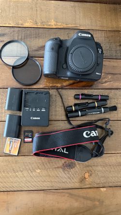 Excellent condition canon mark 3 5d camera with accessories
