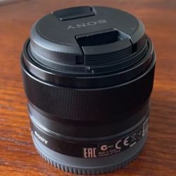 Sony 35mm F/1.8 OSS Lens