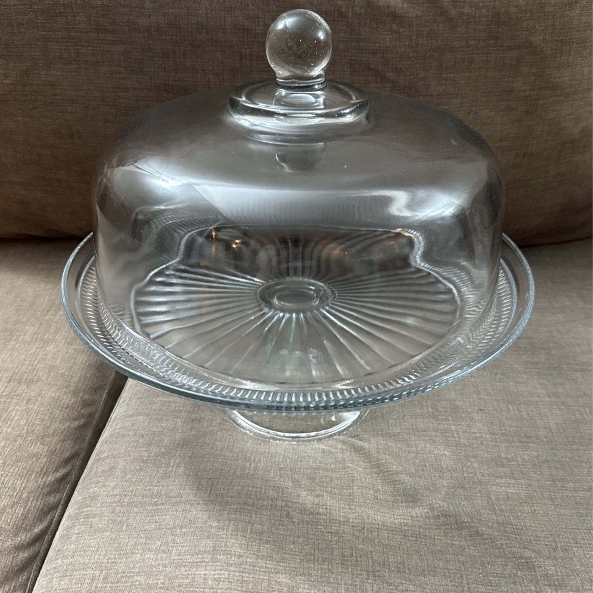 Classic Glass Cake Stand with Dome Threshold for Sale in Glenwood, OR