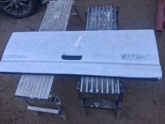 Toyota tacoma tailgate