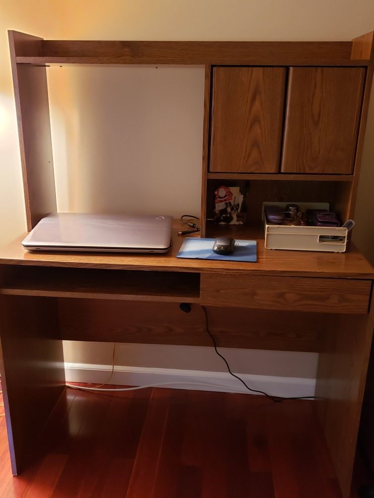 Computer Desk with hutch pull out draw