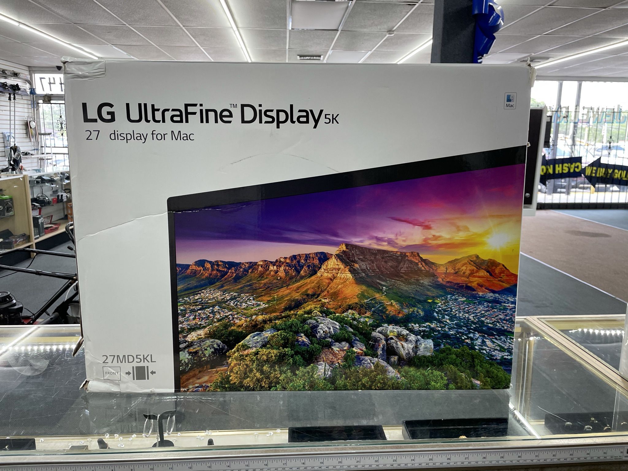 LG 4K 27’ Mac Display Monitor 