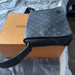 Louis Vuitton Messenger Bag
