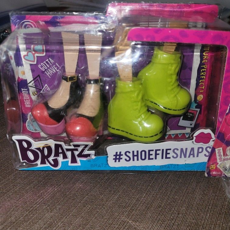 3 NIB Bratz Shoefie Snaps Doll Shoes/ Feet 