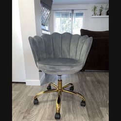 BELLEZE Upholstered Velvet Seashell Accent Chair