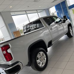 2021 Chevy 2500  Stock Wheels And Tires 