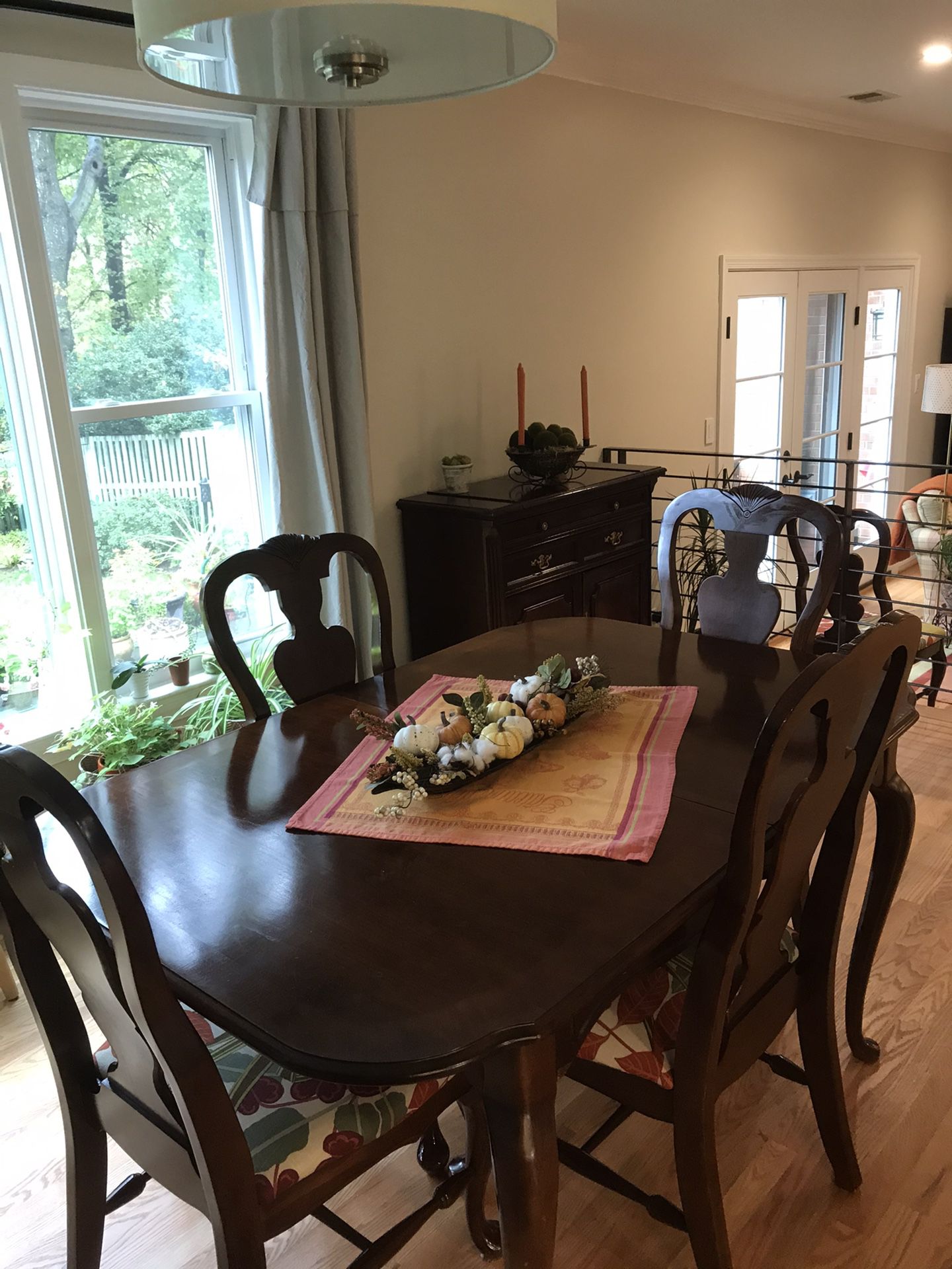 Dining set- Queen Anne table with 6 side chairs, 2 captain chairs and buffet