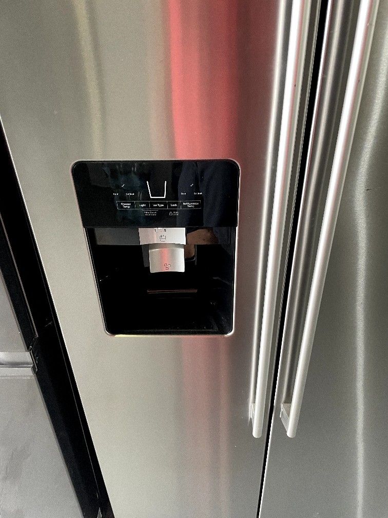 WHIRLPOOL 36” side by side refrigerator stainless steel $600