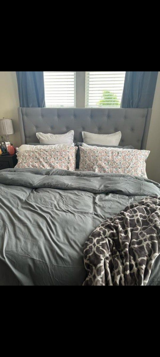 KING SIZE BED WITH MATTRESS AND BOX SPRING 