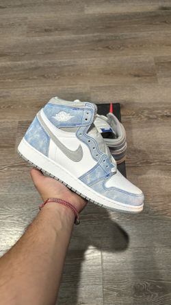 Jordan 1 High Hyper Royal (GS)- 6Y