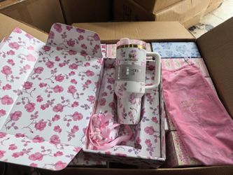 White Pink Floral Life Shack Fancy 40oz Gift Box Set 