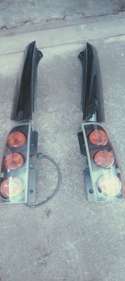 2009 Yukon Denali rear tail lights and pillars