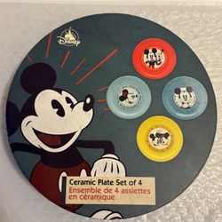 Disney 8" Ceramic Plates Set of 4 Mickey and Friends Minnie Pluto