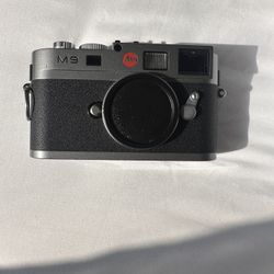 Leica M9 Steel Gray – Full-Frame Rangefinder (Body Only) – Excellent Condition! 