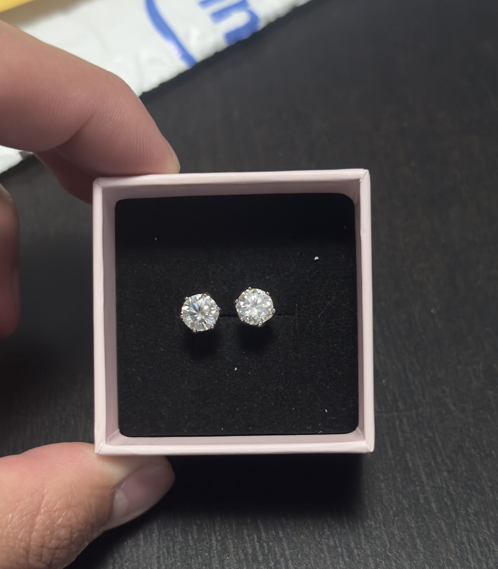 VVS1 MOISANITE STUD EARINGS