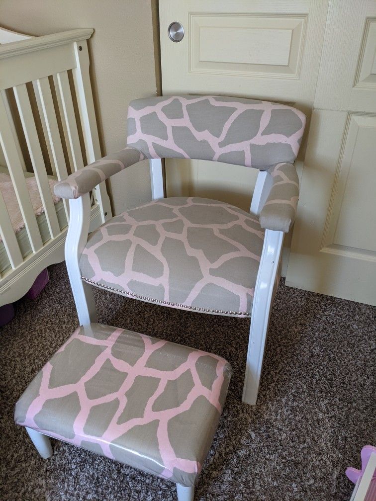 Chair With Ottoman