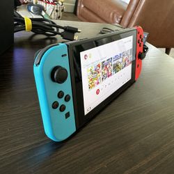 Nintendo Switch (2022) + Accessories