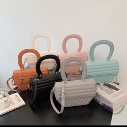 Handbags With Shoulder Straps Comes In Several Colors