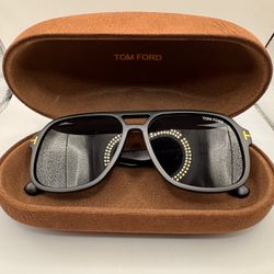 Tom Ford Aviator Sunglasses Matte Black w/ Gold “T” Logo – Luxury Designer Shades