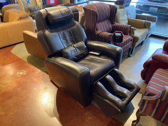 HUMAN TOUCH AcuTouch Massage Chair in Espresso Leather