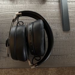 Momentum 3 Wireless Headphones 