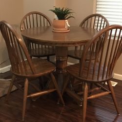 Beautiful Vtg Amish Table & Chairs 