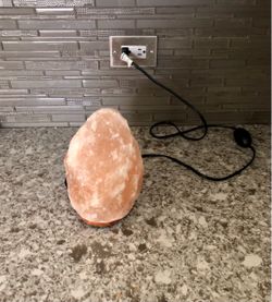 Himalayan rock salt lamp