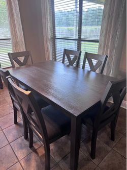 Dining table set