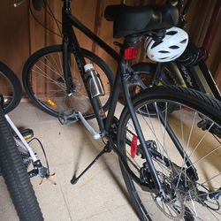 Hybrid Bike 700c – Like New, Disc Brakes, Ready to Ride