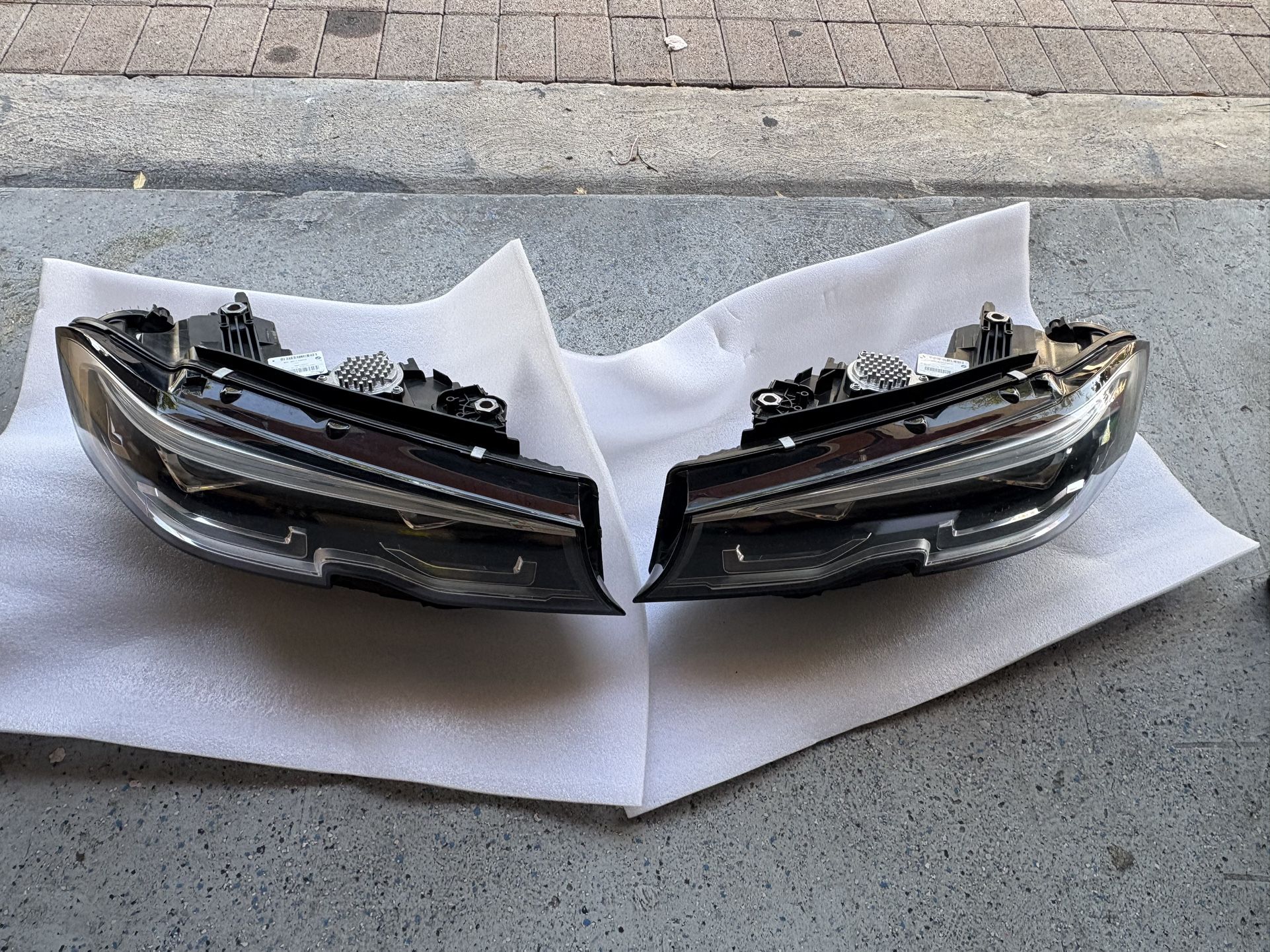 OEM BMW 3 series (G20) Adaptive LED headlights