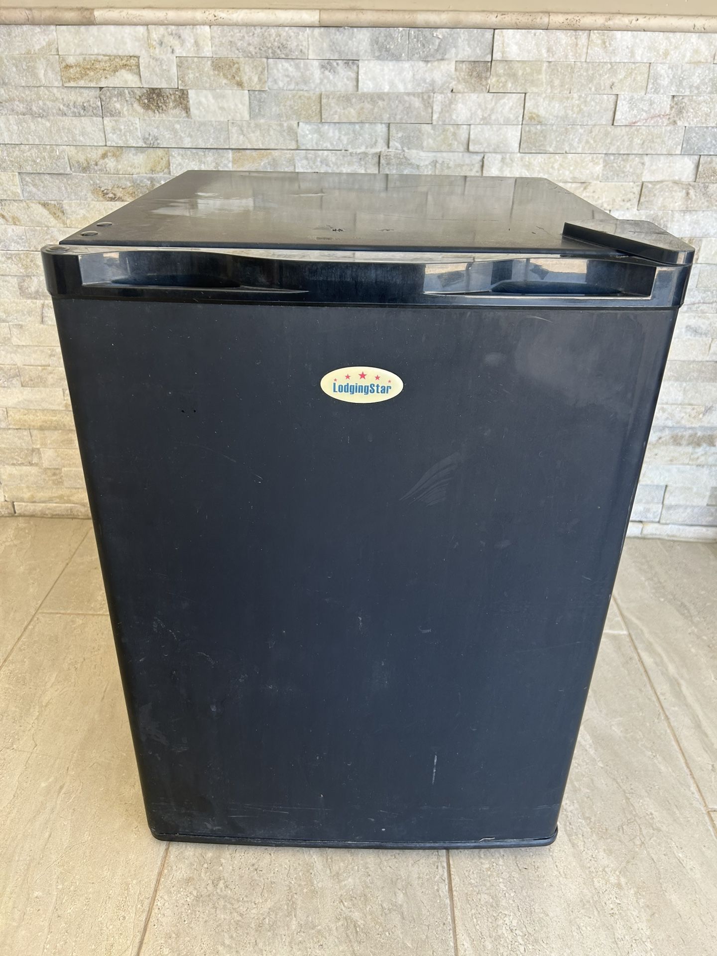 2.5 Cu Mini Fridge