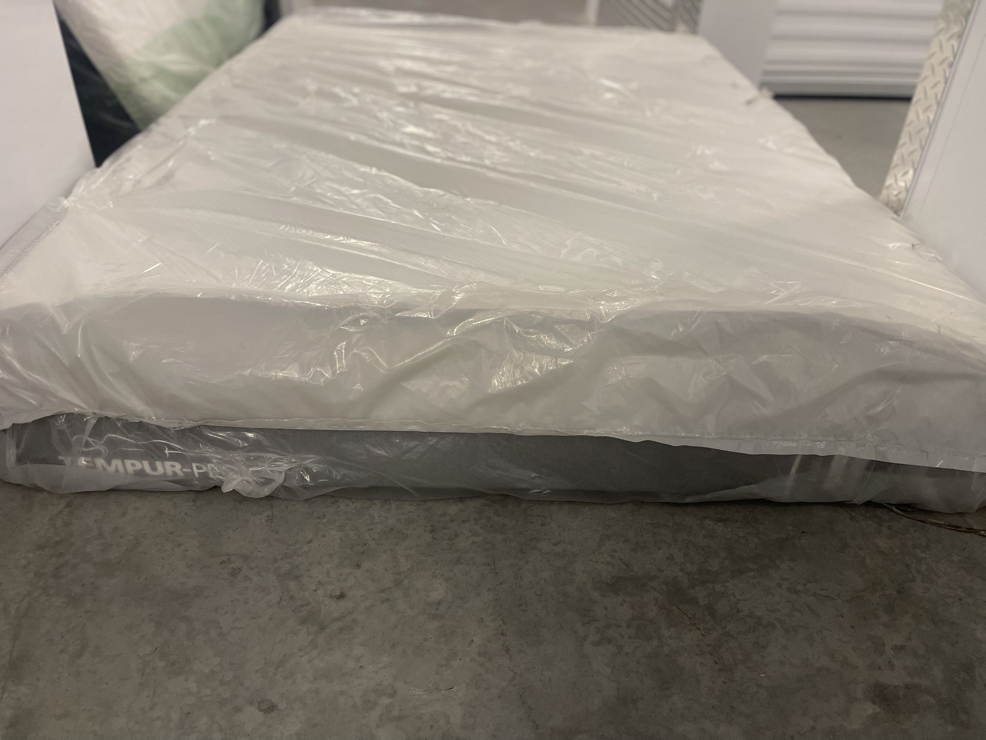 Tempur-Pedic Cloud – Queen Size Mattress 