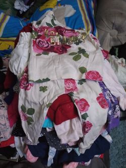85 Pieces Of Girls Baby Clothes Size 3 months  To 12 Months Mostly All New                                     