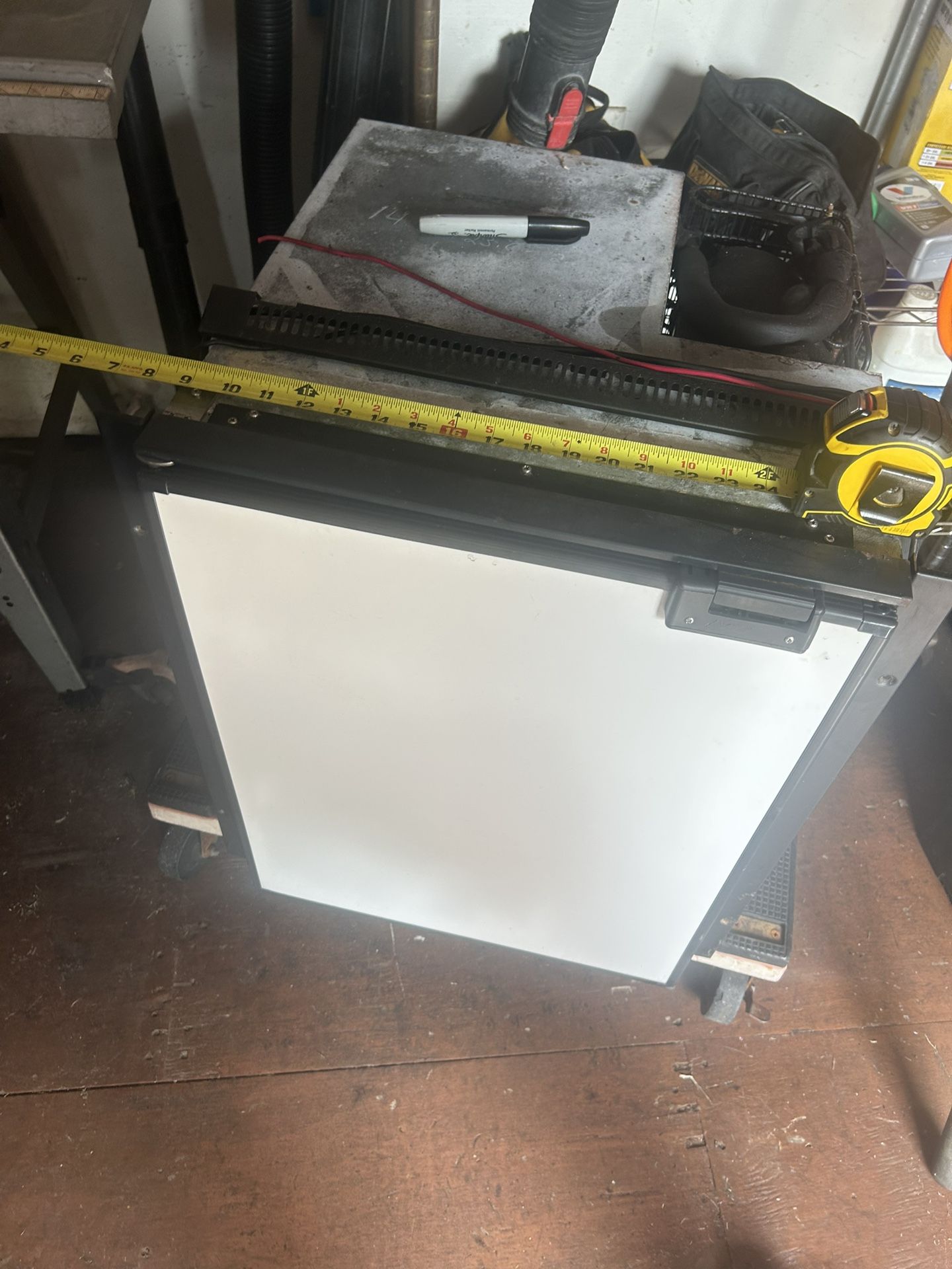 Refrigerator/freezer 110v/12volts