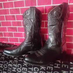 Woens Cowboy Boots Size 8