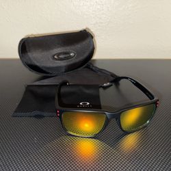Oakley Glasses With Case And Cloth
