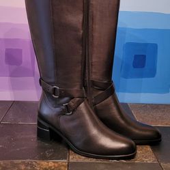 Leather Boots - Size 8 - NEW IN BOX.