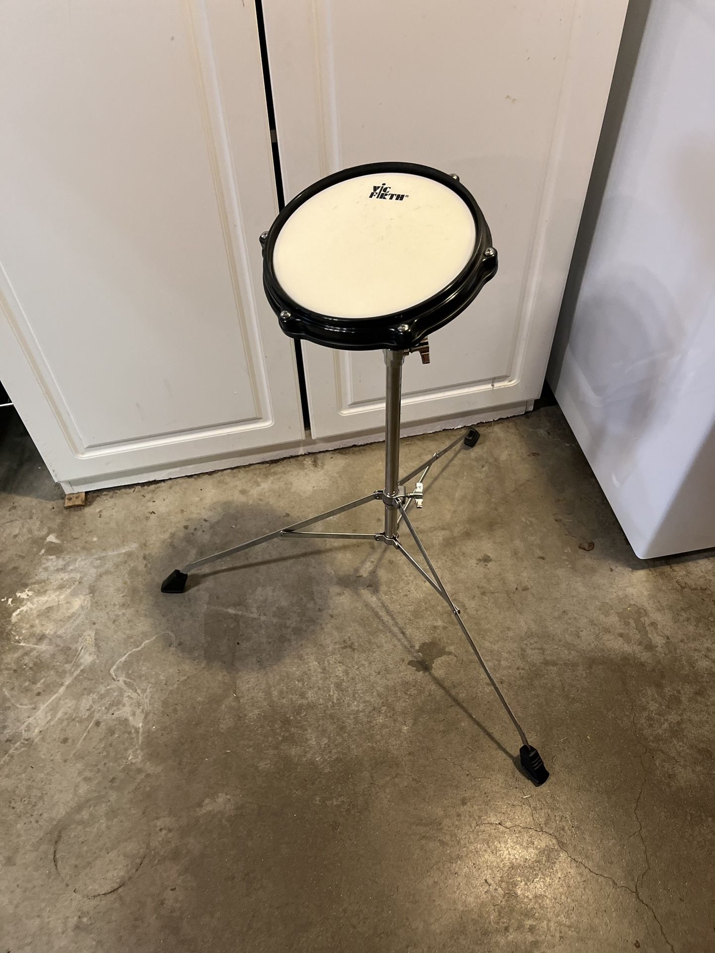 Vic Firth Practice Pad W/stand And Drum Sticks