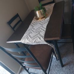 Dining Room/ Kitchen Table With 4 Chairs 