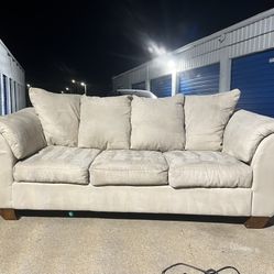AMAZING 3 SEATER COUCH FOR SALE ‼️💎