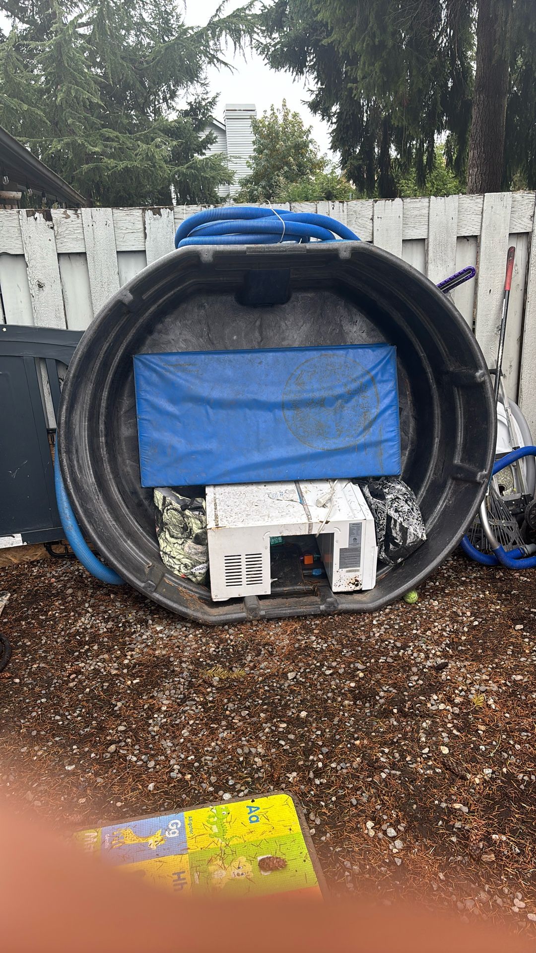 Rubbermaid 300 Gallon