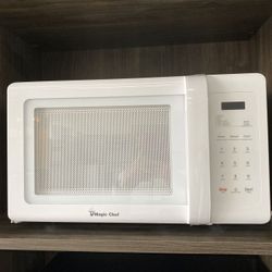 Magic Chef 0.9 Cubic-ft Countertop Microwave !!!!