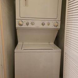 Stackabe Frigidaire Galllery Series. Gas dryer 
Comercial Heavy Duty
Super capacity
Soynd silencer 3/4 HP Motor