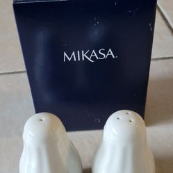 Mikasa Bridal White Set of Salt Pepper Shaker.