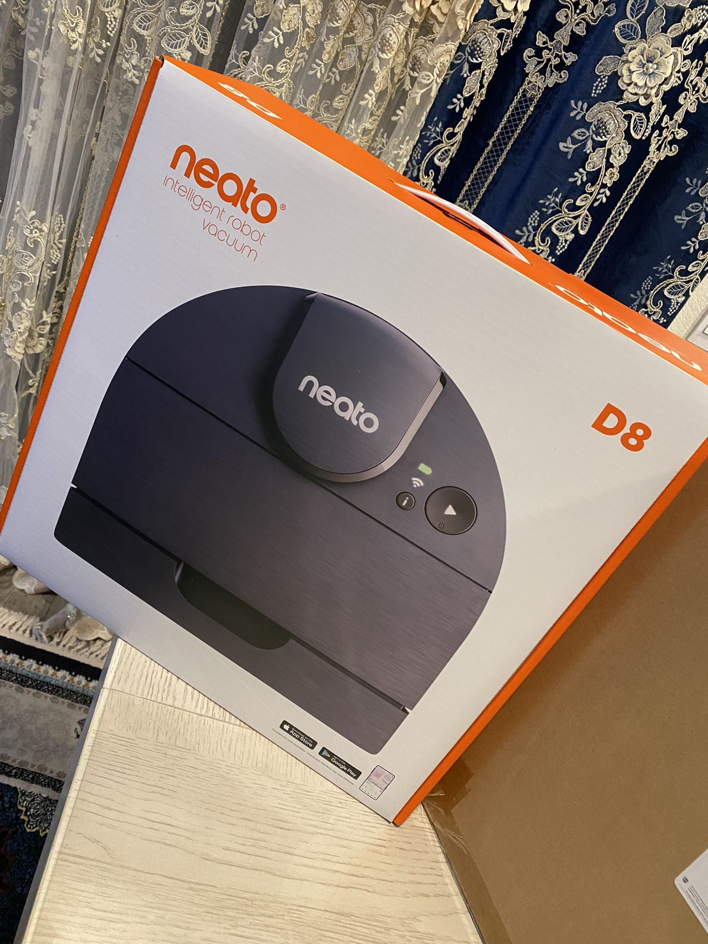 Neato D8 Intelligent Robot Vacuum Cleaner–LaserSmart.