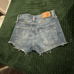New Levi Shorts Size 24 10$